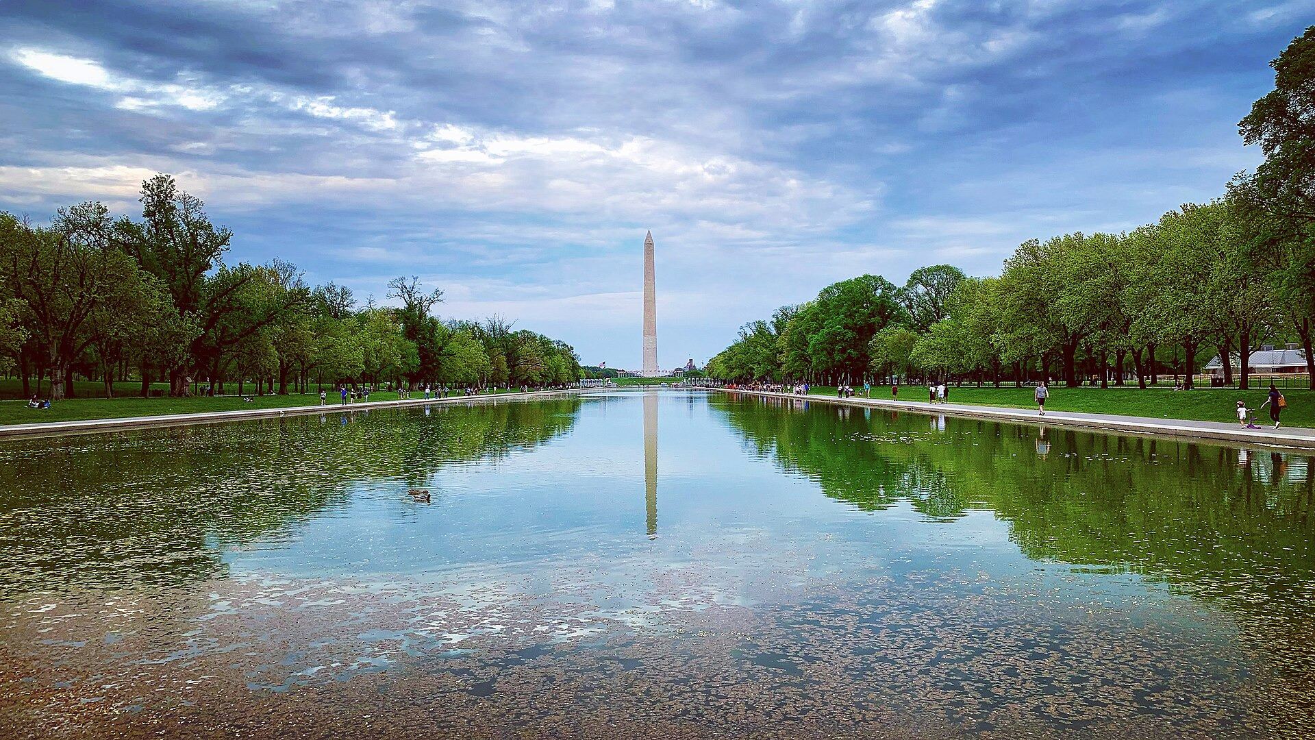 Washington Monument and reflecting pool in Washington DC